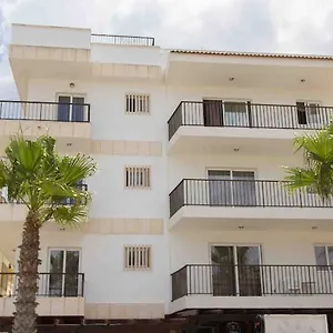 https://apts-charlys.allmallorcahotels.com